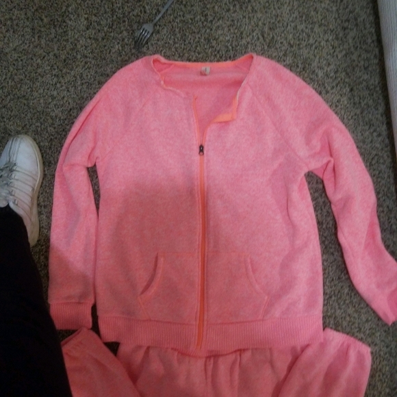 COPY - Hot pink Brand New sweat suit - Picture 3 of 3